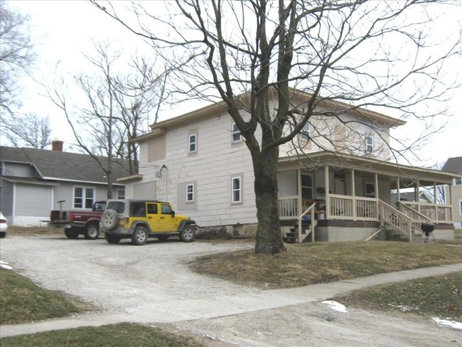 207 E Union St in Macon, MO - Foto de edificio - Building Photo