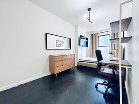 HUGE Room, 3 blocks to Prospect Park, HDTV #471 in Brooklyn, NY - Building Photo
