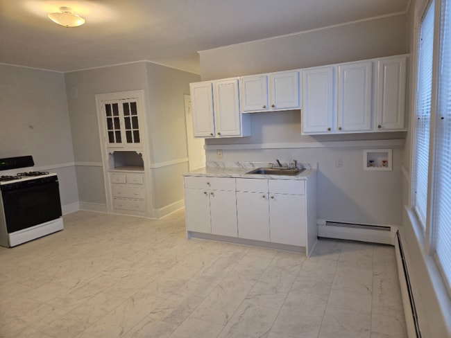 168-170 Oak St, Unit 3S in New Britain, CT - Building Photo - Building Photo