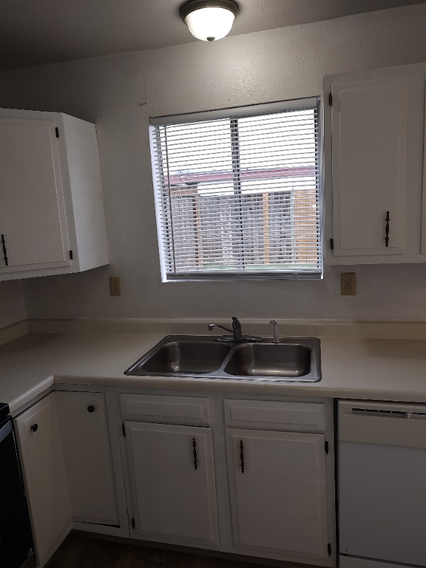 5908 Parker Rd E in Sumner, WA - Foto de edificio - Building Photo