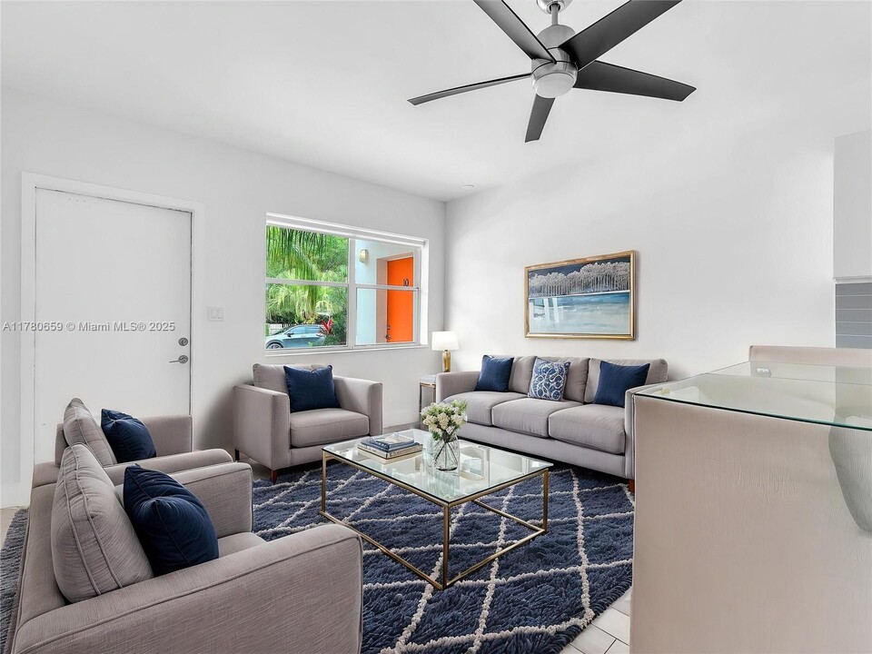 1000 7th St in Miami Beach, FL - Foto de edificio