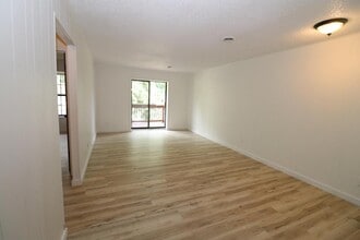 1221 S Park Ave in Aurora, MO - Building Photo - Building Photo