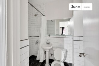 531 W 48th St in New York, NY - Foto de edificio - Building Photo