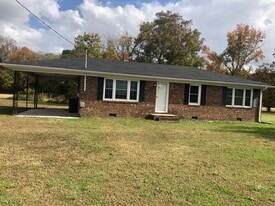 923 Main St in Gatesville, NC - Building Photo