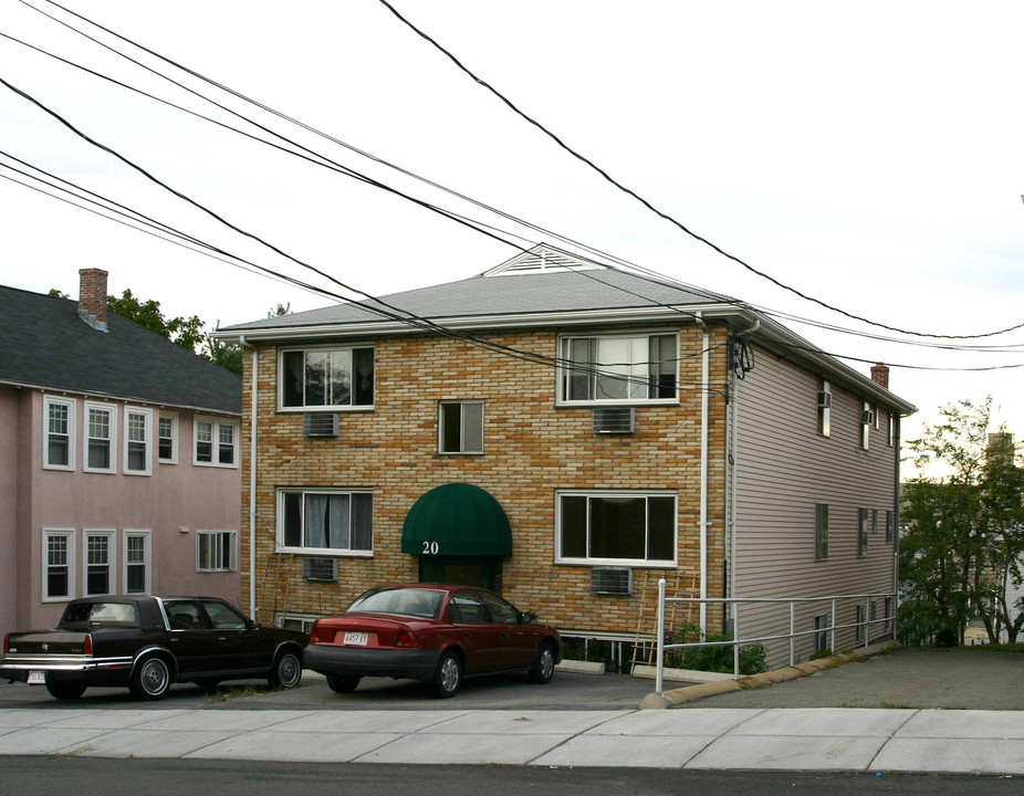 20 Coolidge Hill Rd in Watertown, MA - Building Photo