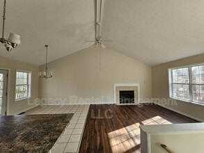 109 Debbie Dr in Drums, PA - Foto de edificio - Building Photo