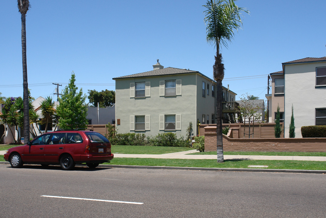 424-430 Orange Ave in Coronado, CA - Building Photo