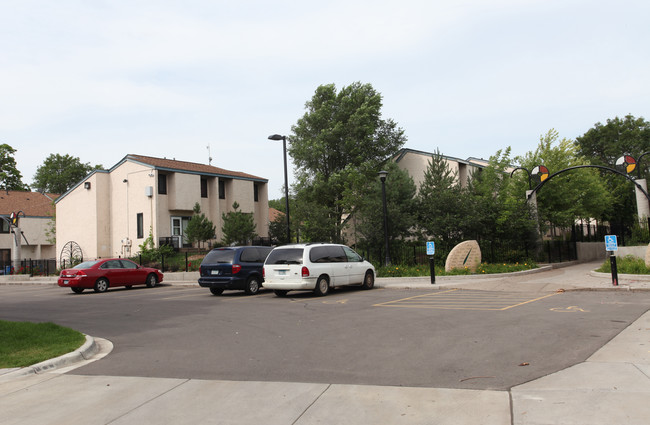 Little Earth in Minneapolis, MN - Foto de edificio - Building Photo