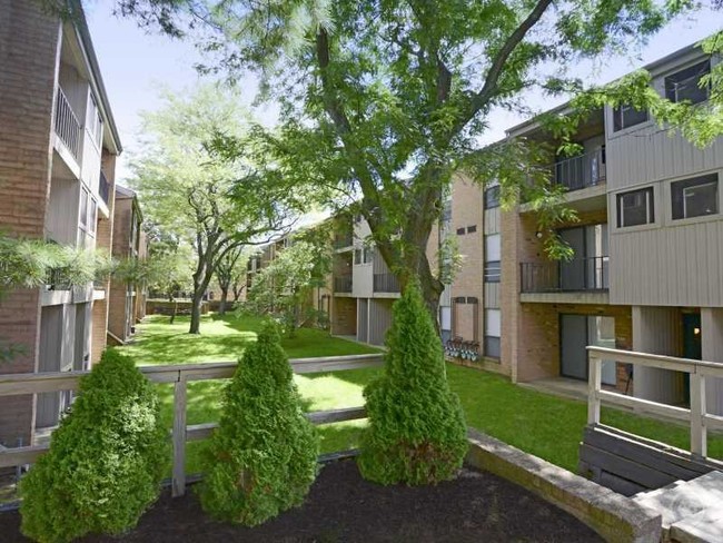 Courtyards of Kimberly in Columbus, OH - Foto de edificio - Building Photo