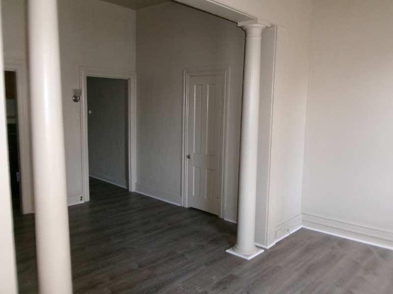 240 W King St, Unit Apt 1 in Lancaster, PA - Building Photo