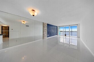 1175 NE Miami Gardens Dr in Miami, FL - Building Photo - Building Photo