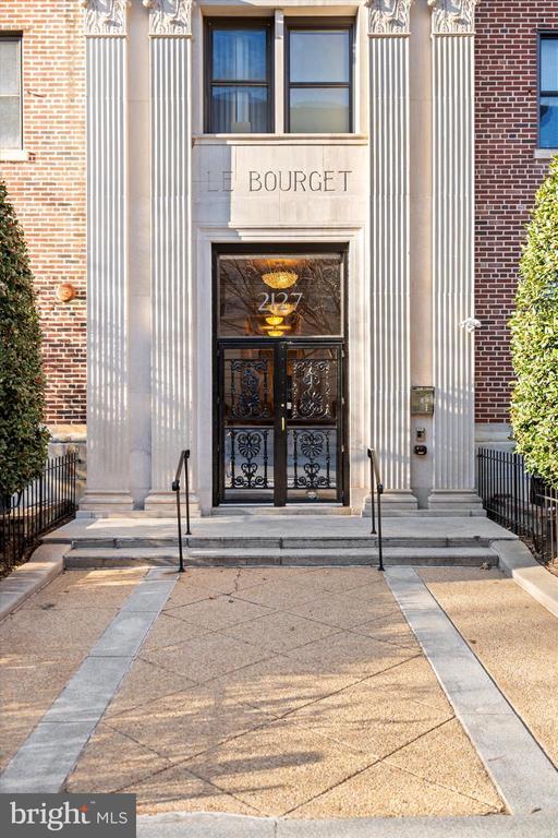 2127 California St NW in Washington, DC - Building Photo - Building Photo