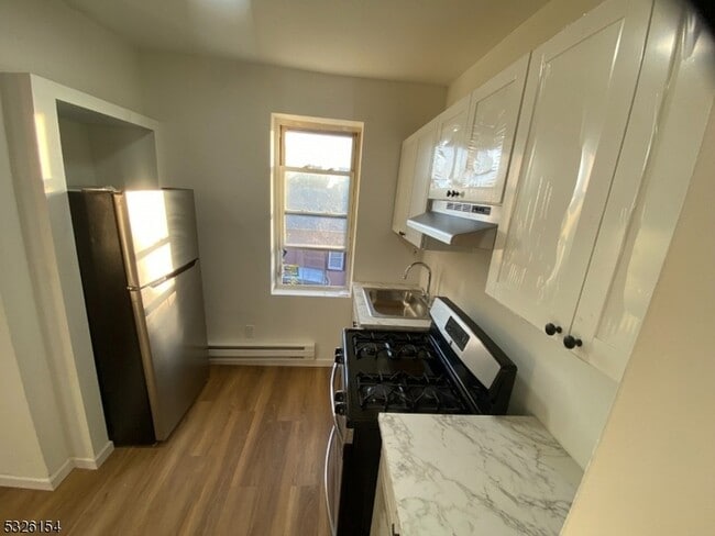 84 Pine St in Elizabeth, NJ - Building Photo - Building Photo
