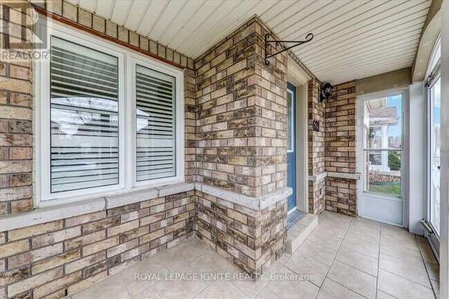 621 Staines Rd in Toronto, ON - Building Photo - Building Photo