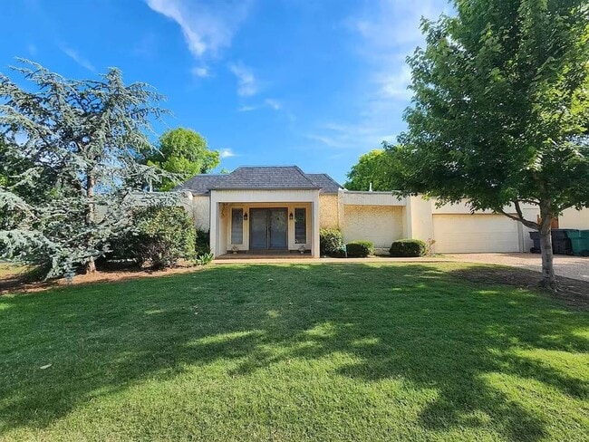 property at 1441 Glenbrook Dr