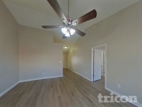 162 Cogburn Rd in Columbia, SC - Foto de edificio - Building Photo