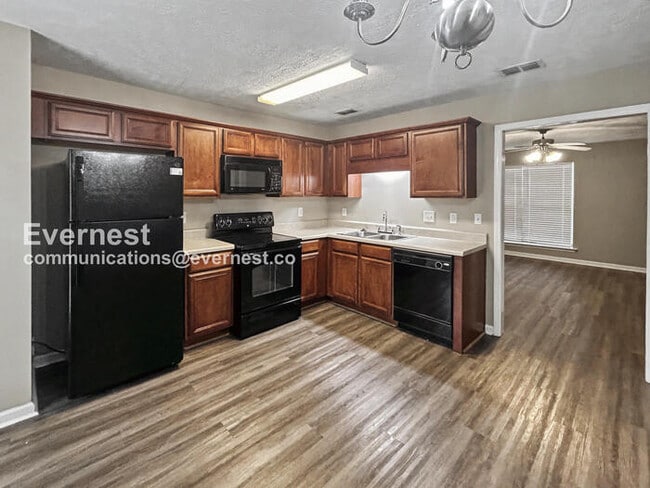 5170 Hickory Hollow Pkwy in Nashville, TN - Foto de edificio - Building Photo