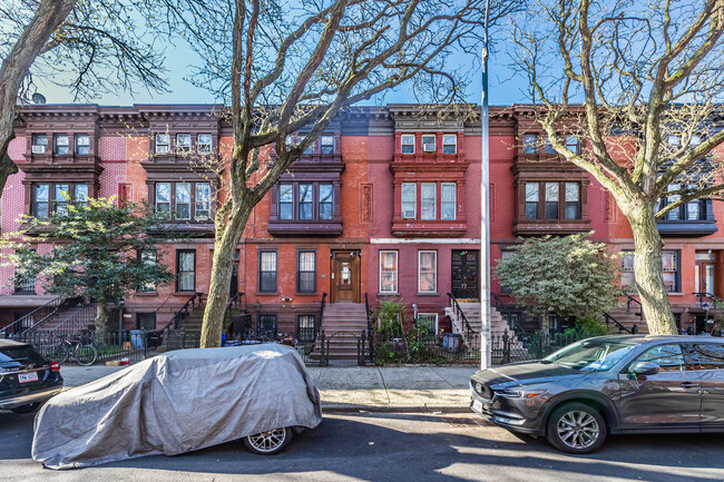 286 Macon Street in Brooklyn, NY - Foto de edificio - Building Photo