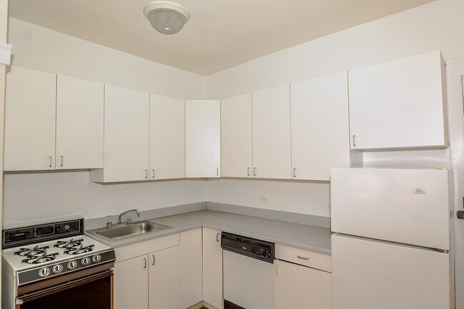 821 W Waveland Ave in Chicago, IL - Building Photo - Building Photo