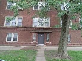 1943 W Chase Ave in Chicago, IL - Building Photo