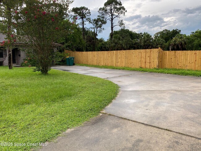 419 Daniel Dr in West Melbourne, FL - Building Photo - Building Photo