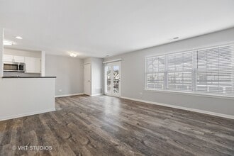 446 Handel Ct in Wheaton, IL - Building Photo - Building Photo