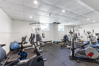 7800 Collins Ave, Unit 405 in Miami, FL - Building Photo - Building Photo