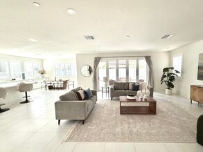 10662 Senna Wy in San Diego, CA - Building Photo - Building Photo