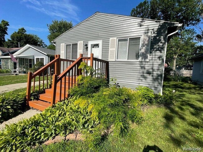 property at 2115 Symes St