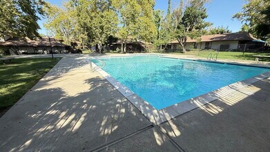 5422 Roundtree Ct in Concord, CA - Building Photo - Building Photo