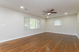 812 Terrace View Dr in Chapel Hill, NC - Foto de edificio - Building Photo