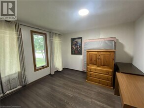 27 Youngman Dr in Guelph, ON - Building Photo - Building Photo