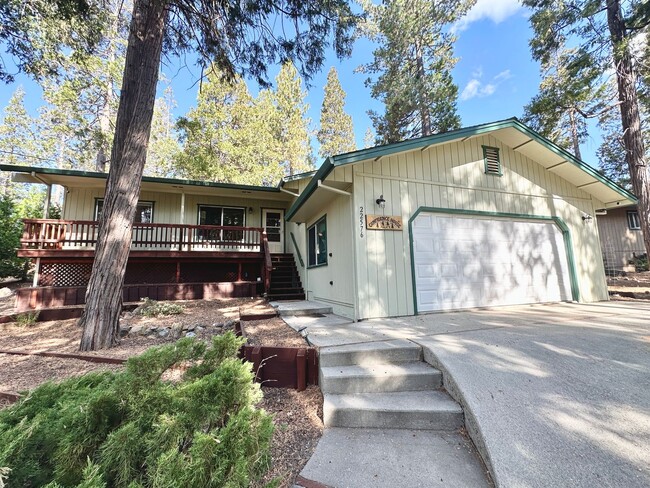 22576 Confidence Rd in Twain Harte, CA - Building Photo - Building Photo