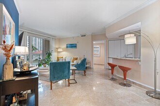 19900 E Country Club Dr in Aventura, FL - Building Photo - Building Photo