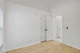 87 Burnt Pine Dr in Naples, FL - Foto de edificio - Building Photo