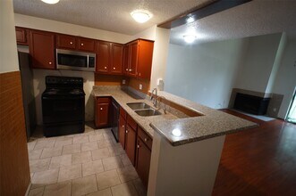 8531 Sands Point Dr in Houston, TX - Building Photo - Building Photo