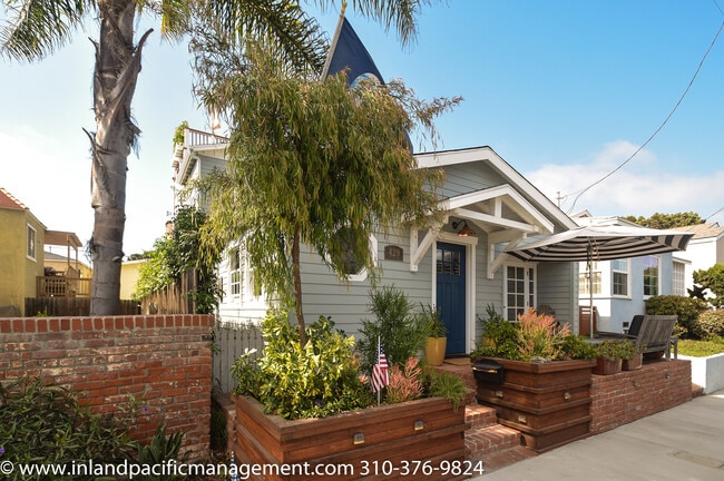 property at 429 Longfellow Ave