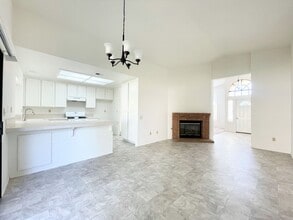 2012 Applewood Ln in Vista, CA - Building Photo - Building Photo