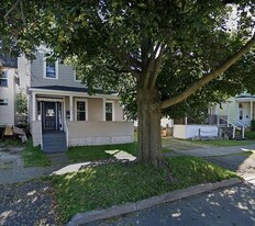 137 E 2nd St in Oswego, NY - Building Photo