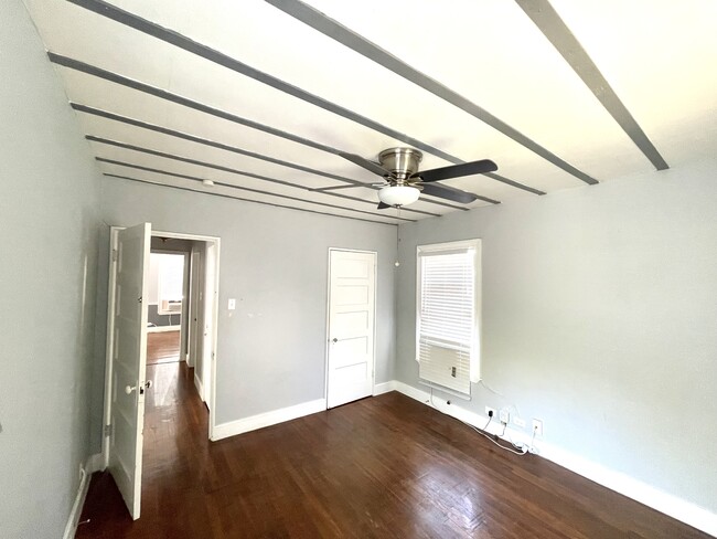 445 Eleanor Ave, Unit 2 Bed in San Antonio, TX - Foto de edificio - Building Photo