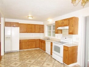 134 SantaMaria Dr in Torrington, CT - Building Photo - Building Photo