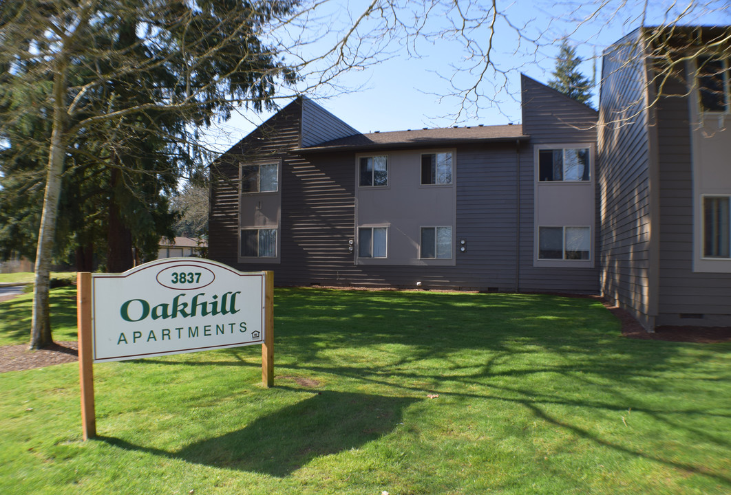 Oak Hill Apartments in Salem, OR - Building Photo