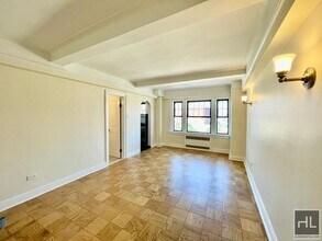 AMAZING STUDIO APARTMENT!! AMAZING DEAL! W in New York, NY - Building Photo - Building Photo