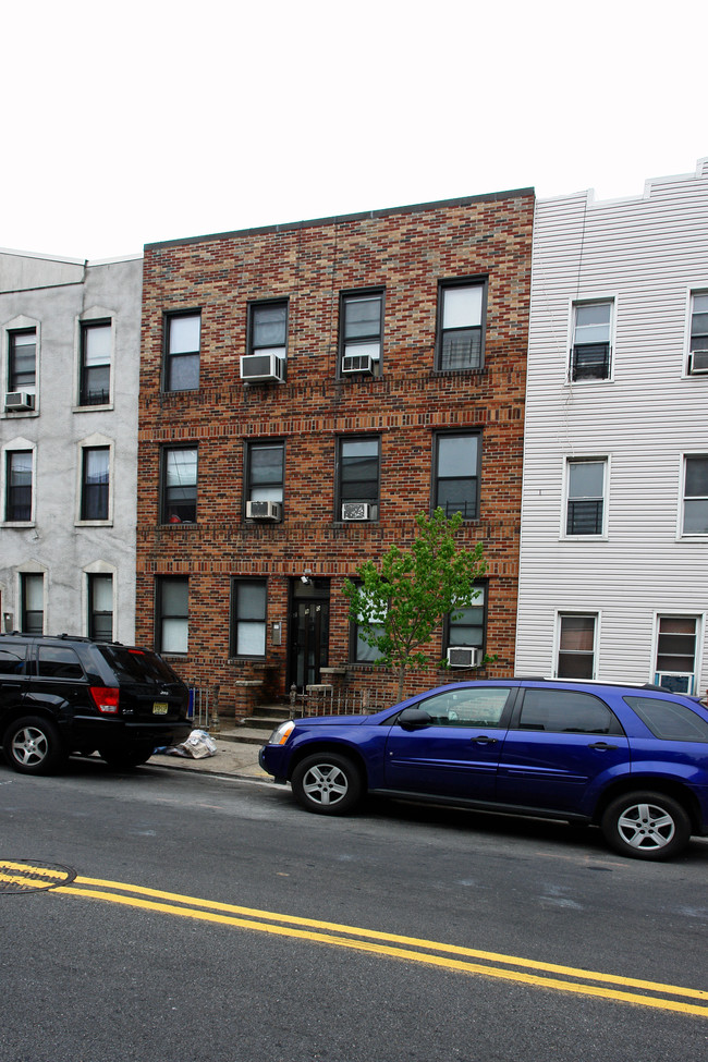 Gorgeous 2 Bed Park Slope, 20th St And 4th in Brooklyn, NY - Foto de edificio - Building Photo