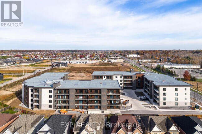 7549 Kalar Rd in Niagara Falls, ON - Building Photo - Building Photo