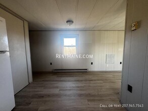 513 Main St in Vassalboro, ME - Foto de edificio - Building Photo