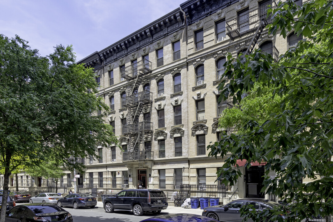 209 W 147th St in New York, NY - Building Photo