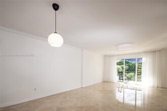 50 Alhambra Cir in Coral Gables, FL - Building Photo - Building Photo