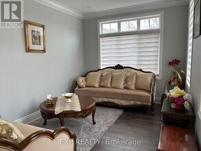 3810 Thomas St in Mississauga, ON - Building Photo - Building Photo