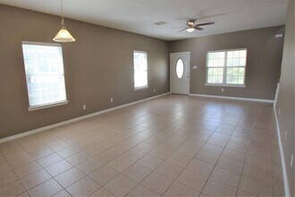 194 Davis St in Humble, TX - Building Photo - Building Photo